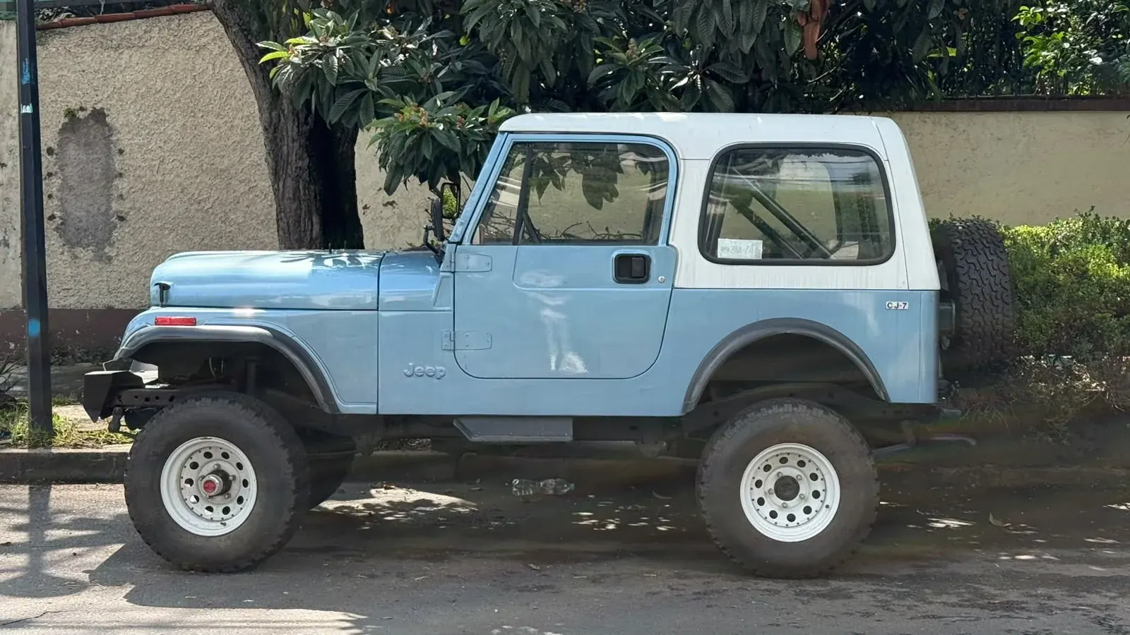 Jeep CJ7 terminado vista lateral